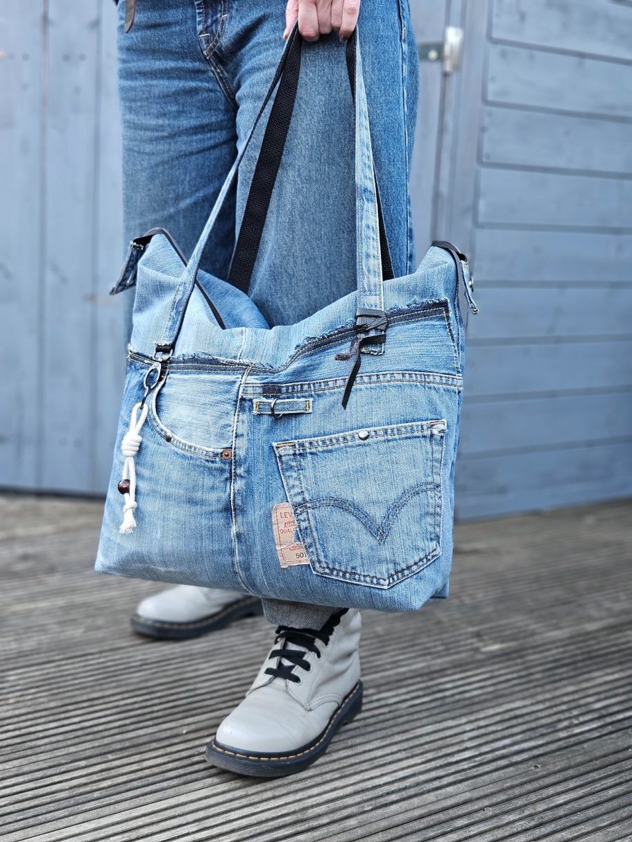 Light Denim Tote Bag Light blue denim tote bag with long handles, double zipper closure and original jeans pocket.