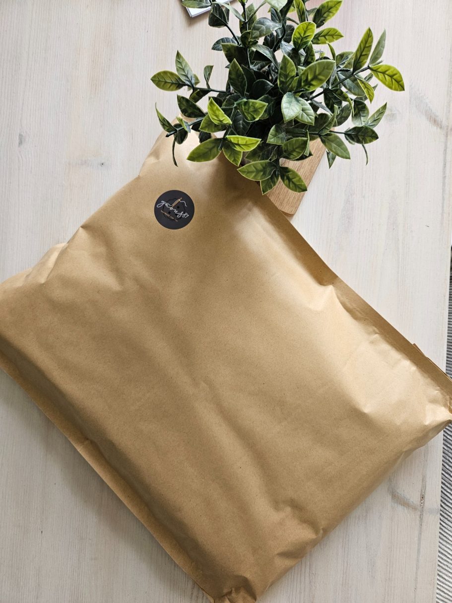 Ready to Ship Eco-friendly parcel ready to ship from the Gabus81 studio in recycled packaging.