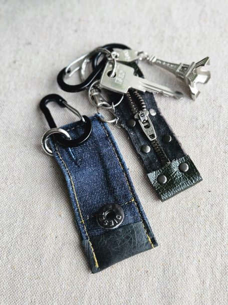 Upcycled denim key holders with metal clips and keys, practical small gift idea by Gabus81